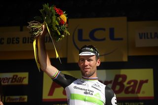Mark Cavendish (Dimension Data) wins stage 14