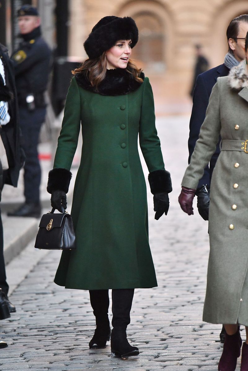 Clothing, Street fashion, Coat, Fashion, Overcoat, Snapshot, Outerwear, Trench coat, Human, Footwear,