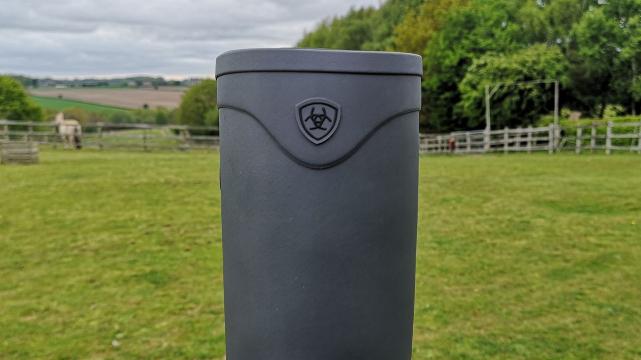 Ariat Kelmarsh front logo