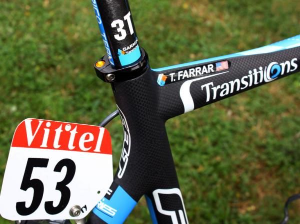The offset seat cluster provides the anchor point for the 27.2mm-diameter seatpost.