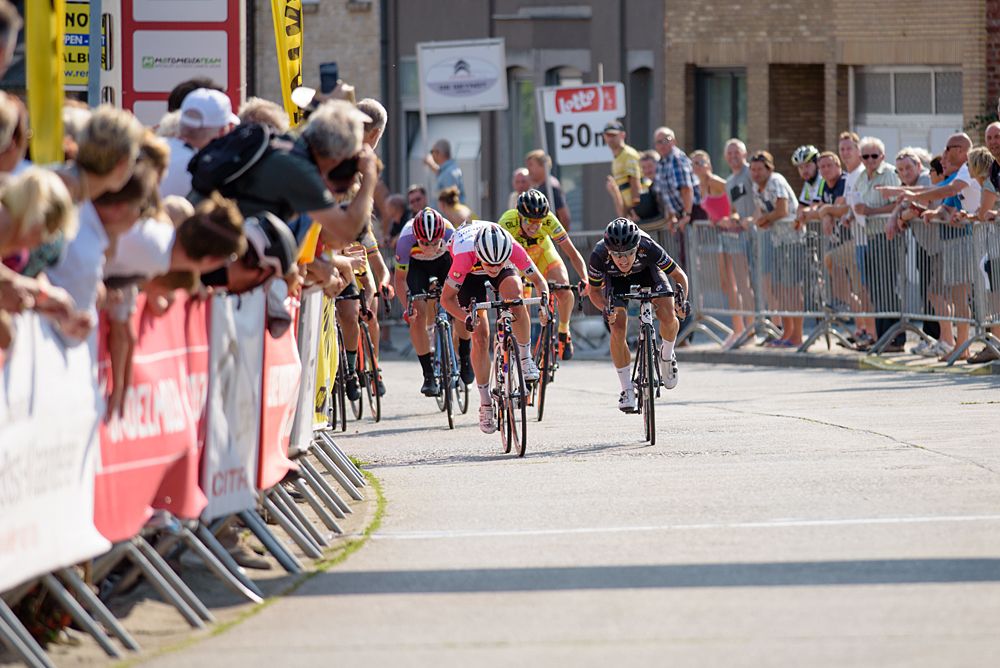 Final sprint between Marianne Vos (Rabo Liv) and Giorgia Bronzini (Wiggle High5) at the 108 km Stage 2 of the Lotto Belgium Tour 2016