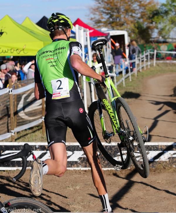 Ryan Trebon (Cannondale) running the barriers with the race lead