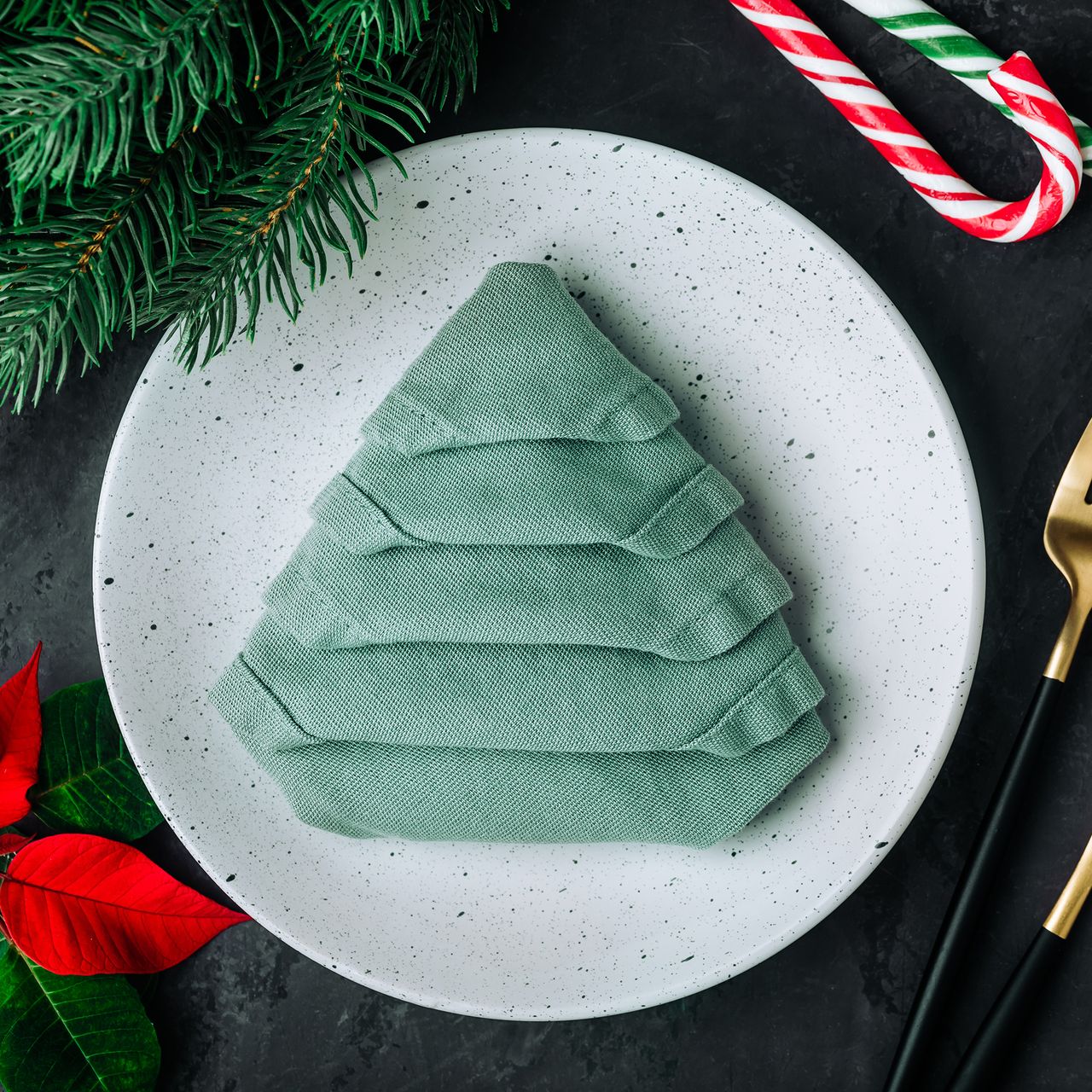 How to fold a serviette into a Christmas tree | Ideal Home