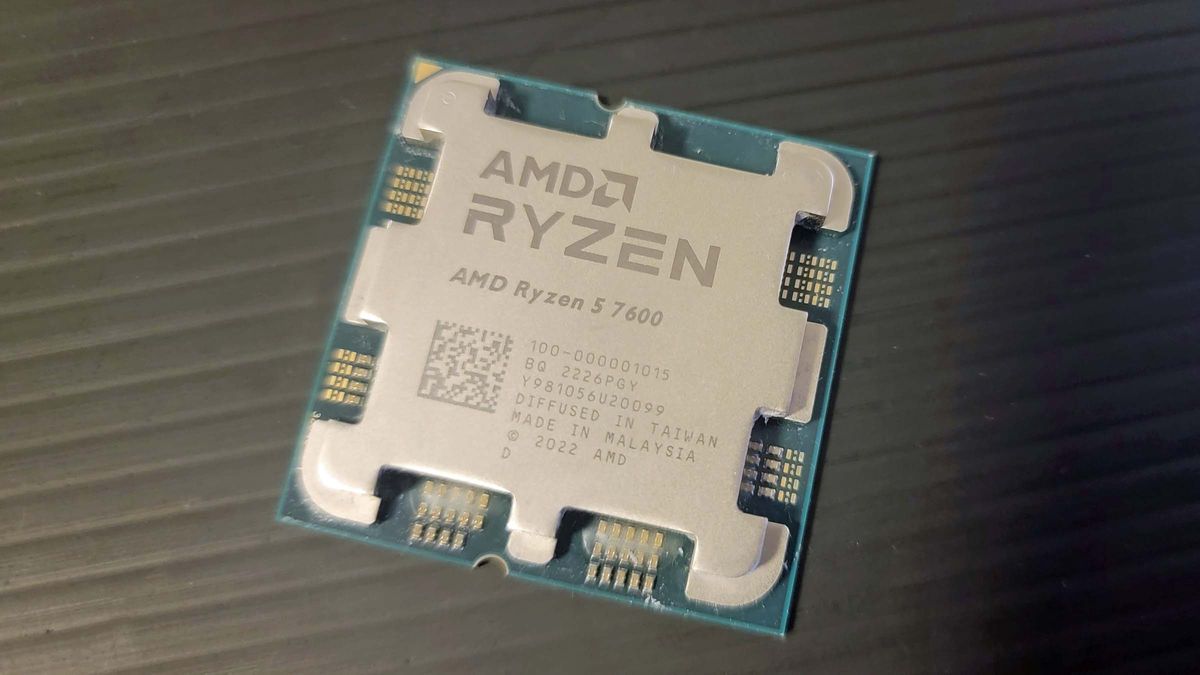 AMD Ryzen 9 7900, Ryzen 7 7700, and Ryzen 5 7600 Review: Zen 4 Gets More  Affordable