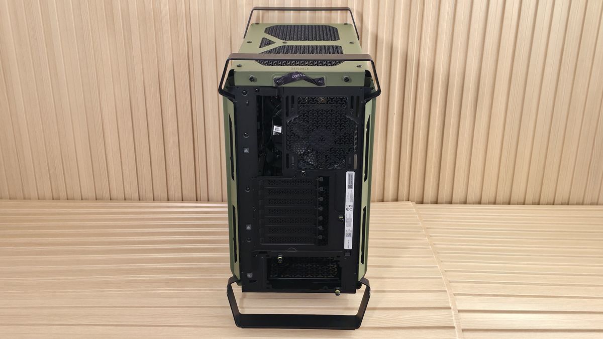 Corsair Warthog RS - Outside
