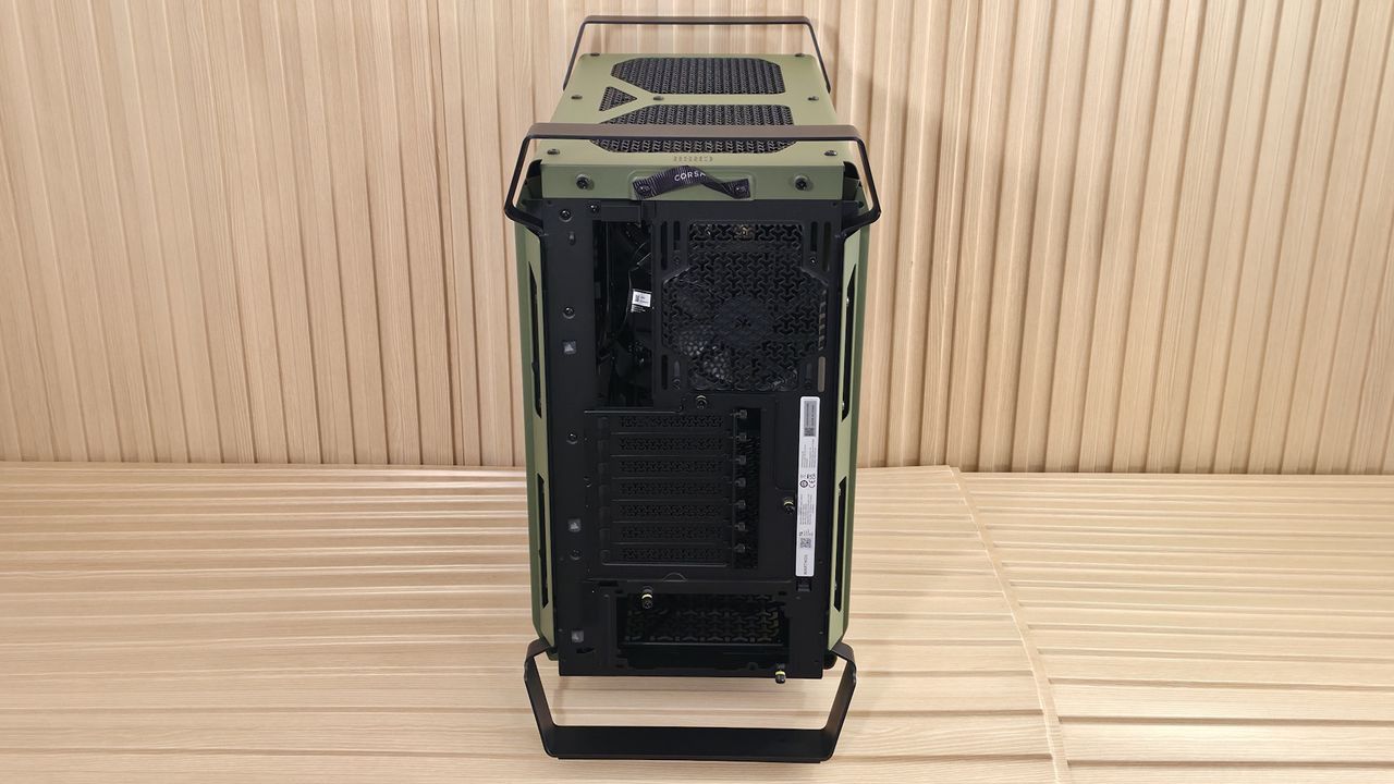 Corsair Warthog RS - Outside