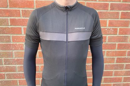 Male cyclist wearing the Pinnacle Race SS Jersey