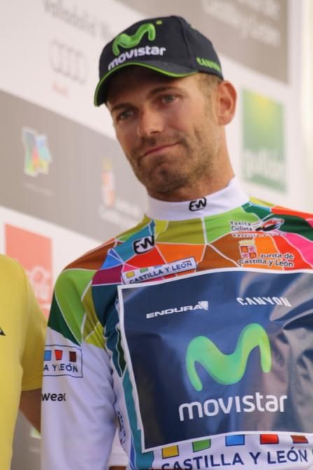 Jos&eacute; Joaqu&iacute;n Rojas (Movistar) becomes first leader of the GC.