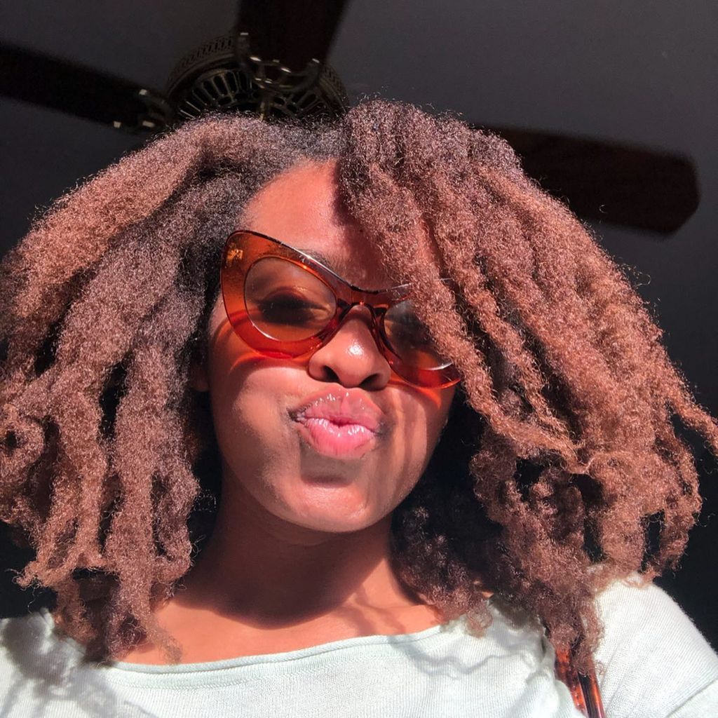 A visually engaging collage or representation highlighting &lsquo;Laminar Parts&rsquo; (slicked-back sections with texture) and evolving &lsquo;Messy Bun&rsquo; styles from mid-2020 TikTok, showing how sophisticated and textured hair became a focus in viral content.