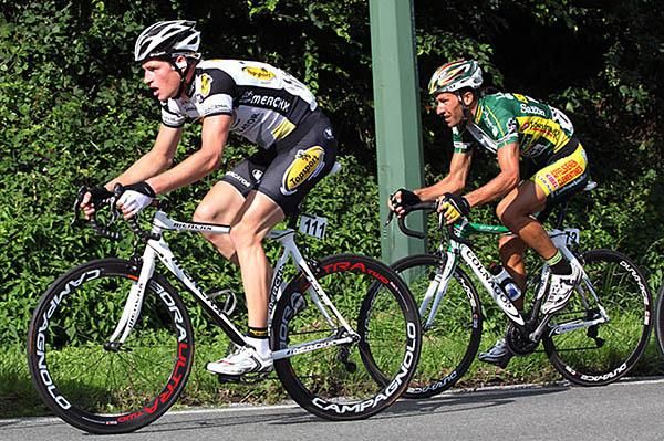 Ben Hermans and Geert Verheyen keep the pace high up one of the small climbs.