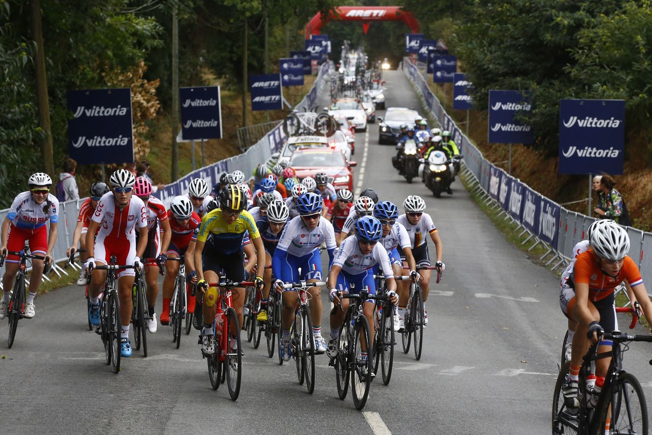 The main bunch rolls along