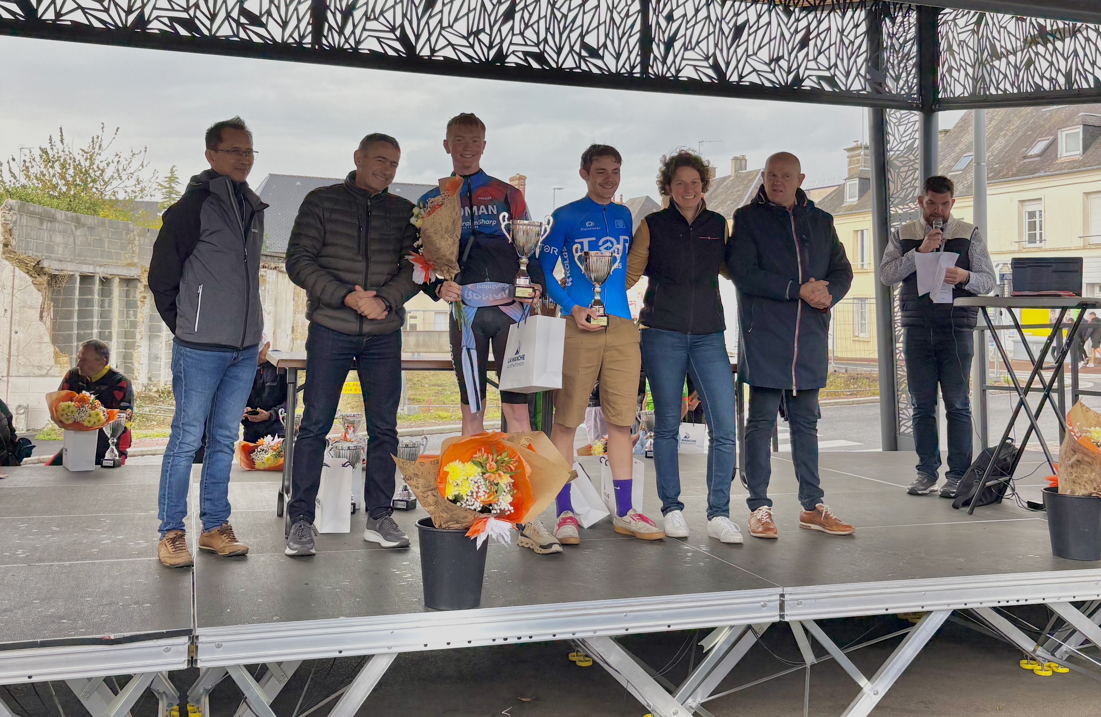 Jack Baldie and Bobby Buenfeld on the Duo Normand podium 2025