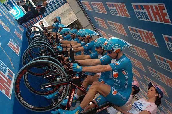 Bouygues Telecom wait for the start of their ride
