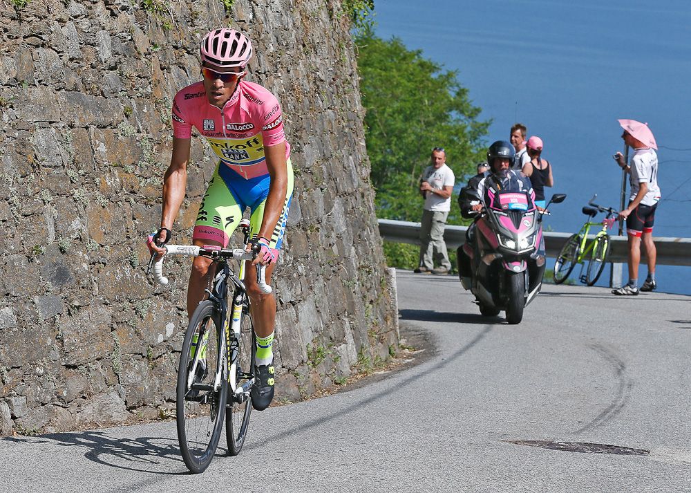 Contador climbs to the finish of stage 18.