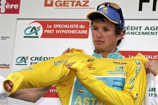 Paolo Savoldelli (Astana) dons the leader's jersey