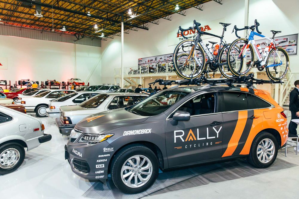 Rally Cycling's Acura RDX comes with a two-tone gloss and matte wrap job for 2017.
