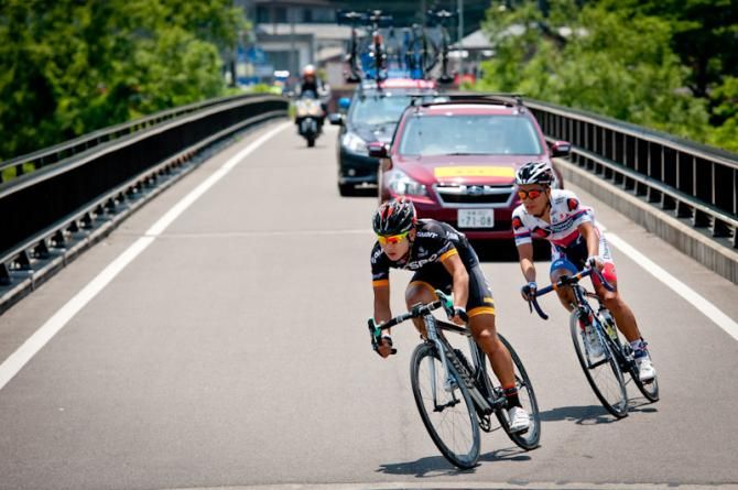 Ji Min Jung (KSPO) and Chan Jae Jang (Champion System) powered away from the bunch