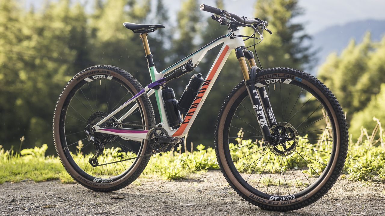 Canyon Lux CF 9 Emily Batty Edition