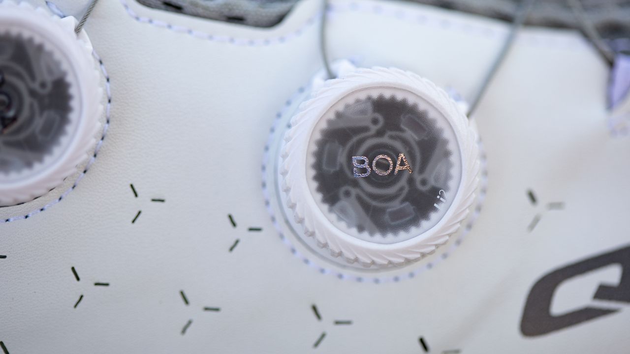 Q36.5 Unique Shoe Li2 Boa dial