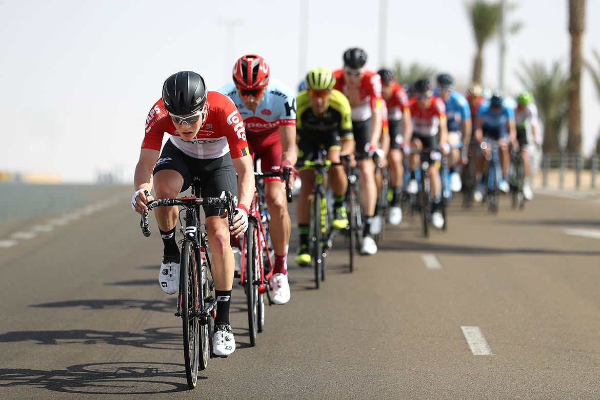 The chasing peloton