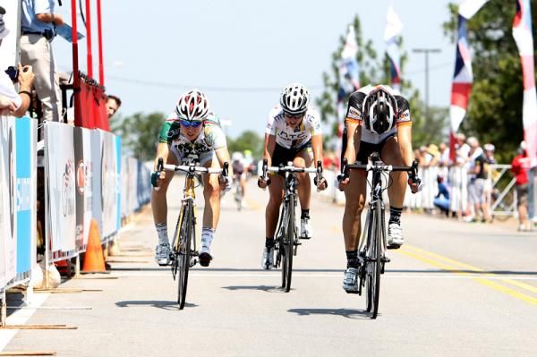 Robin Farina (Now/Novartis) (right) wins the US road race title