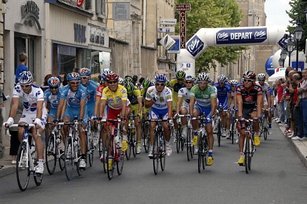 The day's start in Trevoux with eventual stage winner Rojas on the right.