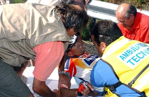 Josep Jufre (Davitamon-Lotto) is seen to by the medical staff