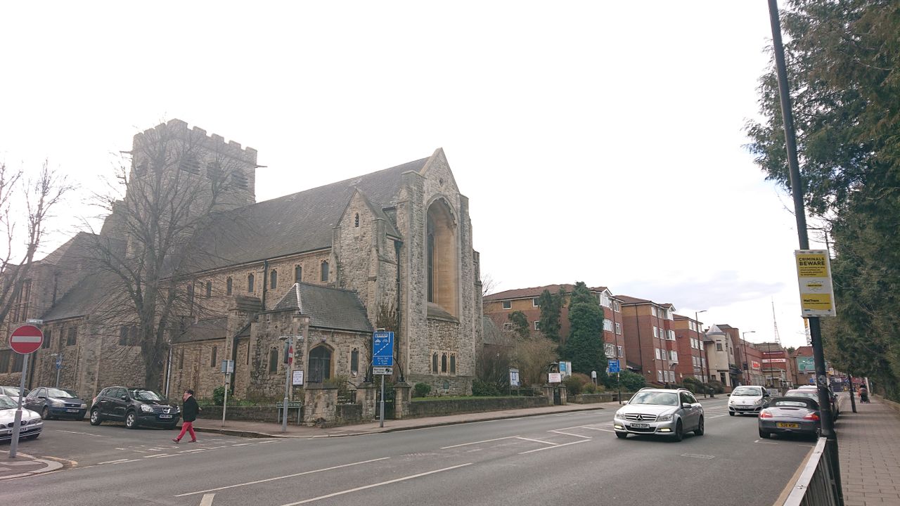 Again, the Xperia XZ2 has overcooked the exposure, whiting-out parts of the sky and making the church look slightly washed out
