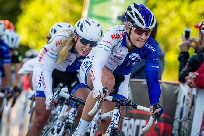 Lauren Tamayo (UnitedHealthcare) chases down the final attacks