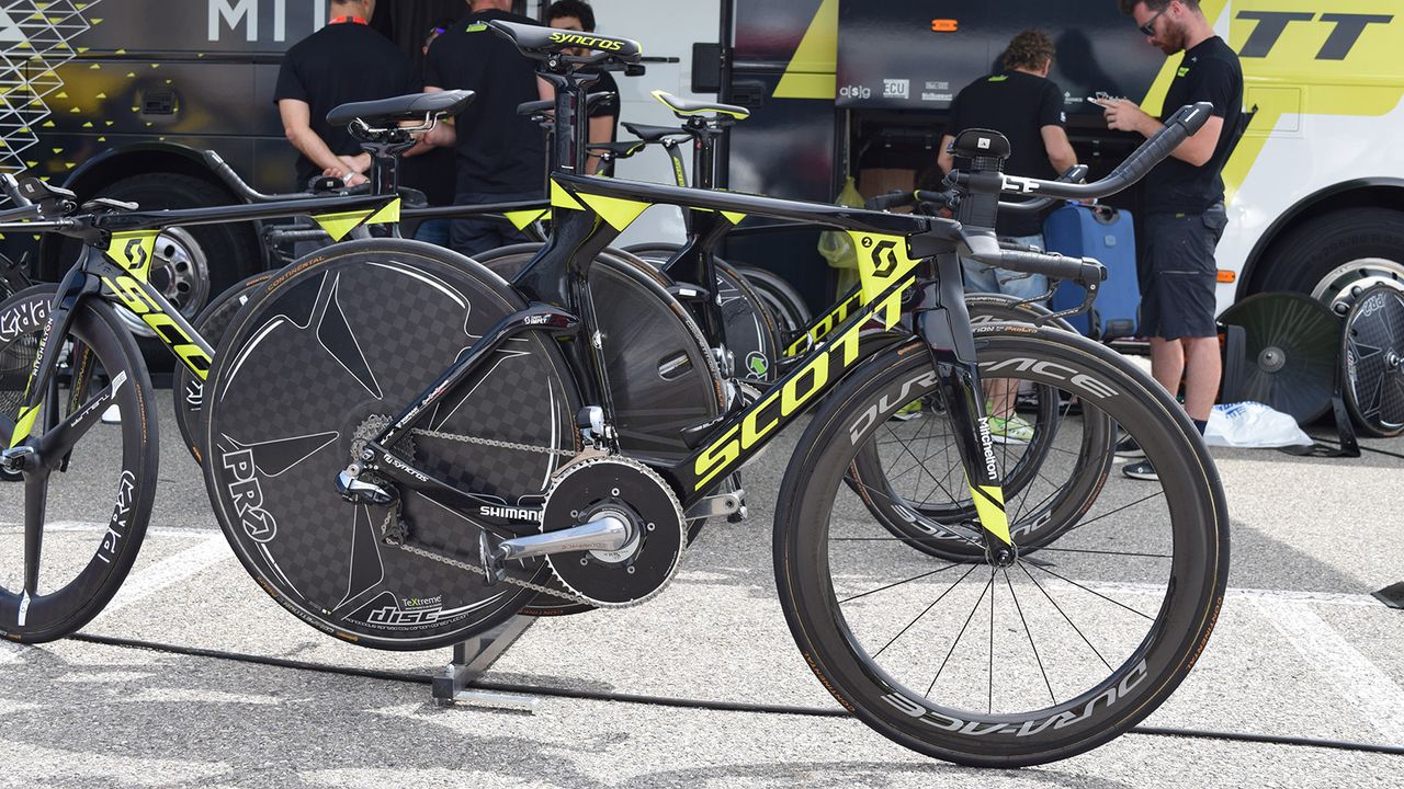 The Mitchelton-Scott team issue Scott Plasma
