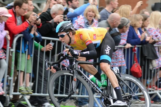 Bradley Wiggins gets low on the corners