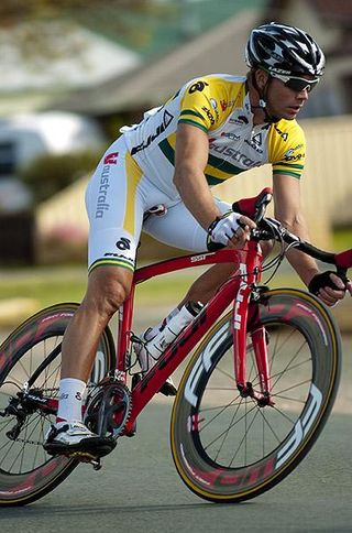 Australian criterium champion Jonathan Cantwell (V Australia) leans into a bend in Rochester. Cantwell is ready to pounce on the tour lead.