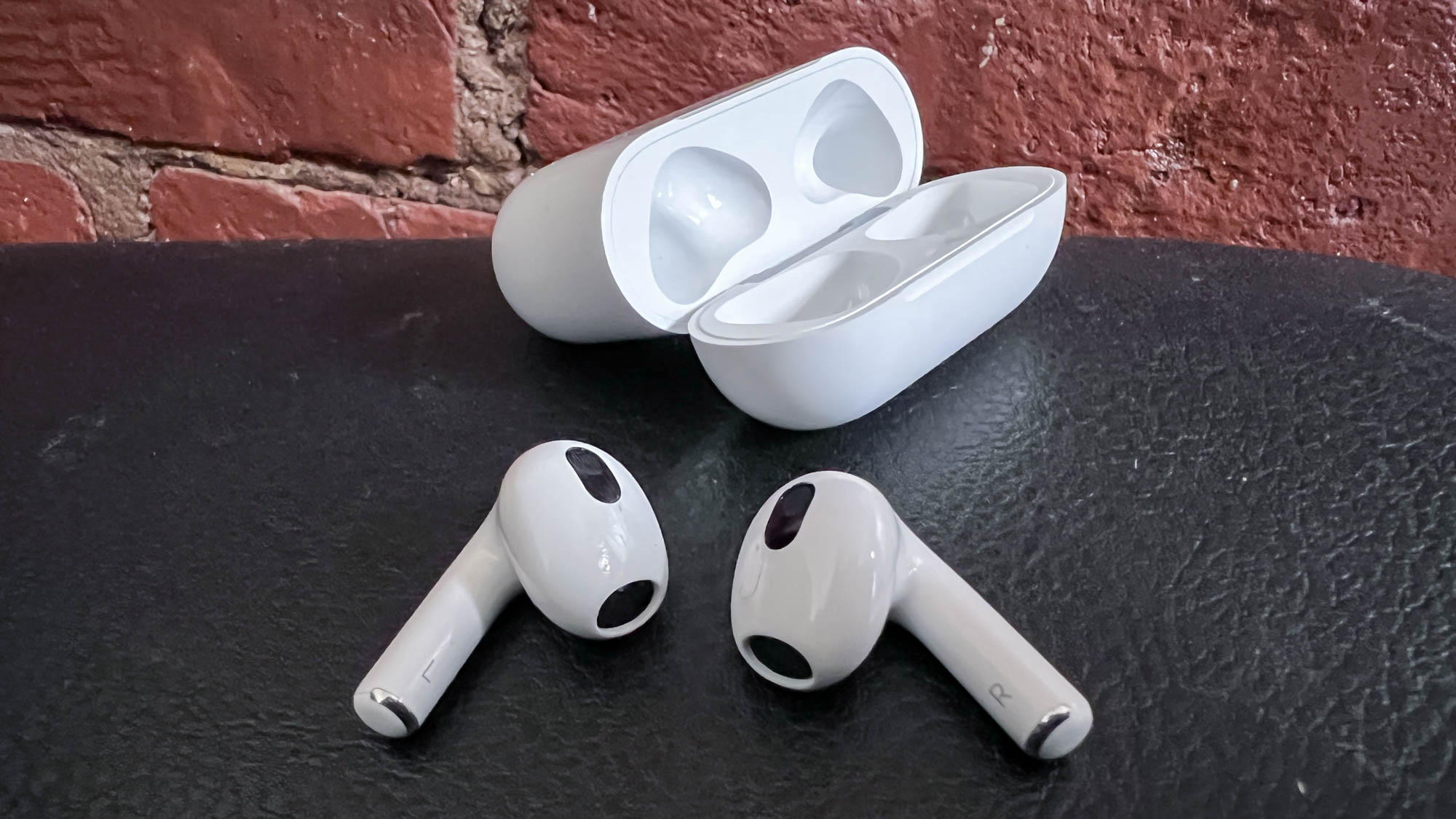 AirPods 3 Vs.  AirPods Pro