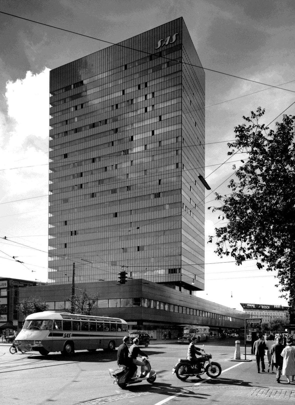 The SAS Royal Hotel photographed in 1960