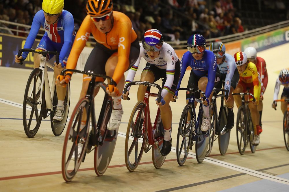 Riders compete in the women's points race