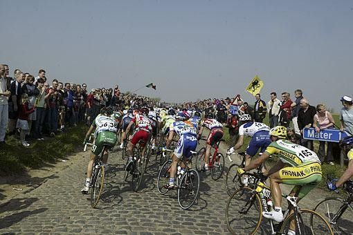 The peloton in hot pursuit