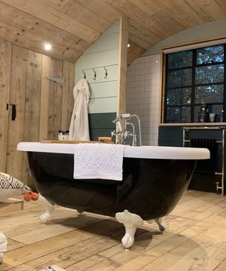 Bath tub in bathroom of The Pigsty, the most popular Airbnb