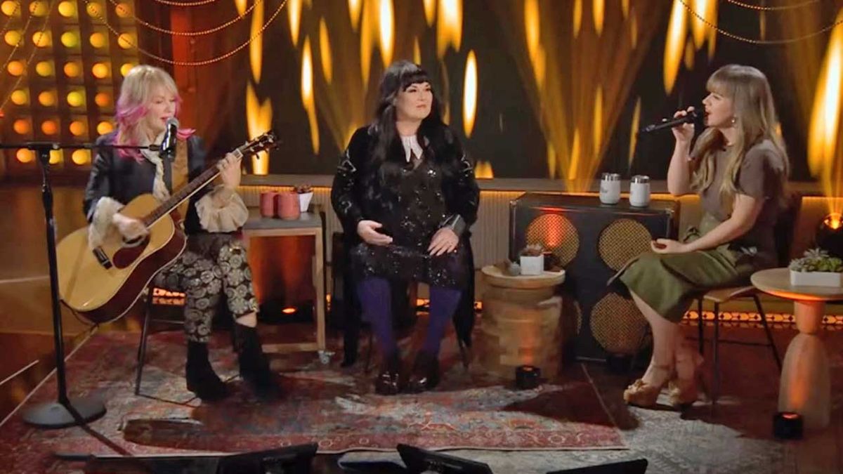 Heart&#039;s Ann and Nancy Wilson on the Kelly Clarkson show