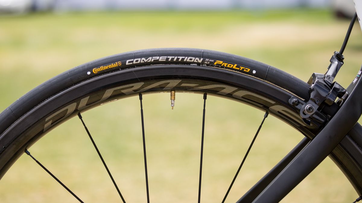 Team Sky's leader for the Tour Down Under opts for 24mm Shimano Dura-Ace R9100 wheels
