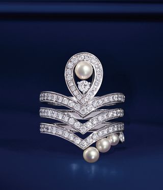 Pearl and diamond ring Collection