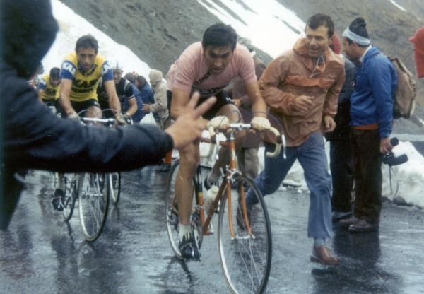 A tifoso perhaps tells Merckx he has a two-minute lead as he climbs the Stelvio during the 1972 Giro