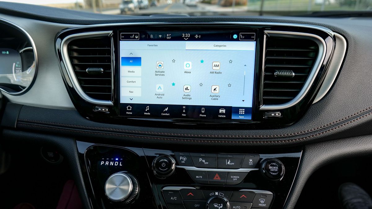 2024 Chrysler Pacifica Hybrid Pinnacle review.