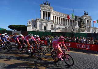 Tadej Pogačar leads the 2024 Giro d'Italia peloton through Rome 