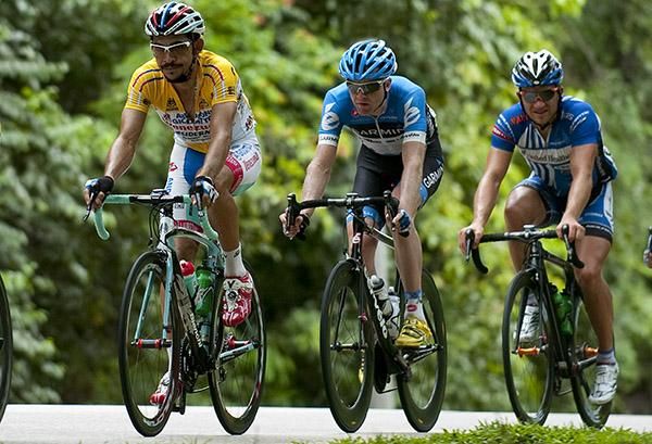 Tour leader Jose Serpa (Androni Giocattoli) leads Tom Peterson (Garmin Barracuda) and Robert Forster (United Healthcare) in the peloton approaching the final thirty kilometres.