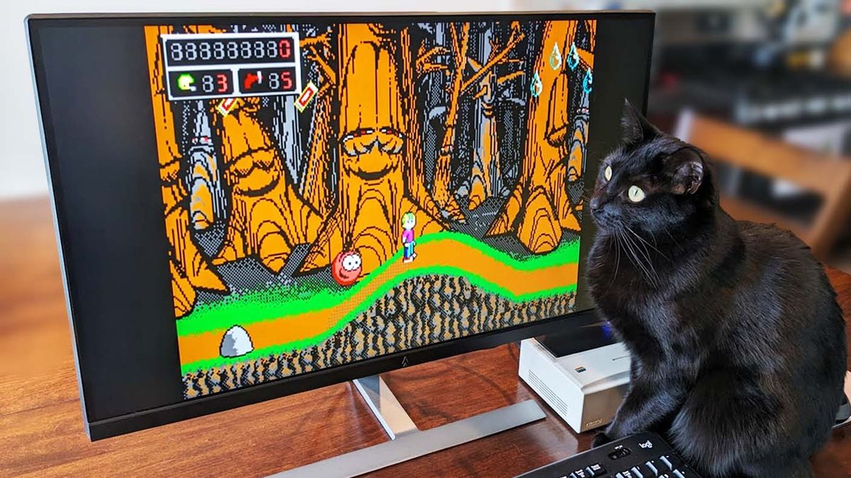 AYANEO Retro Mini PC AM01 playing Commander Keen.