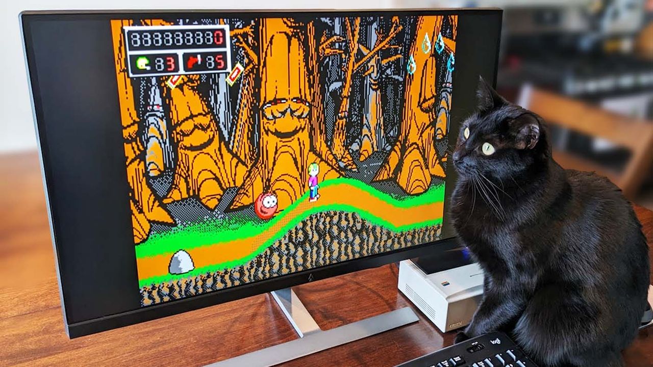 AYANEO Retro Mini PC AM01 playing Commander Keen.