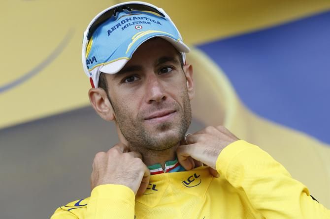 Vincenzo Nibali (Astana) dons yellow jersey number 17.