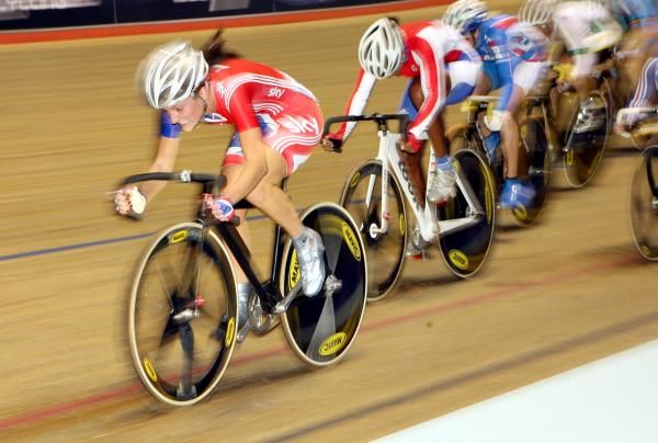 Lizzie Armitstead (Team GB) put in a commanding performance in the women's points race.