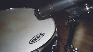 Drum with microphone