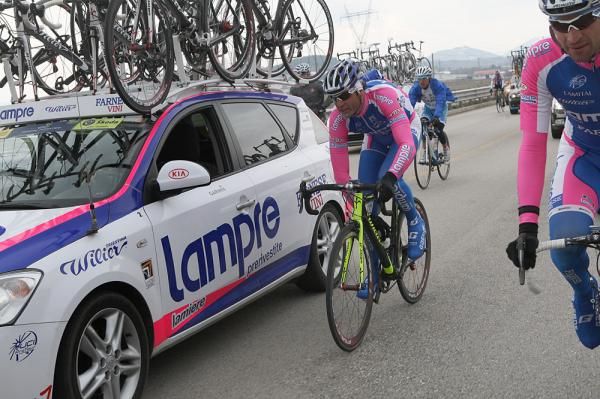 Alessandro Petacchi (Lampre) back at the team car